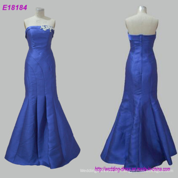 Frauen-Art- und Weiselange Polyester-trägerloses blaues Abend-Kleid